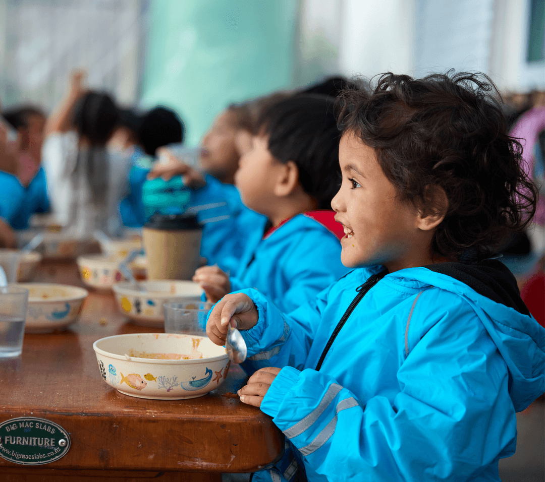 KidsCan-our-programmes-health-ece-child-eating