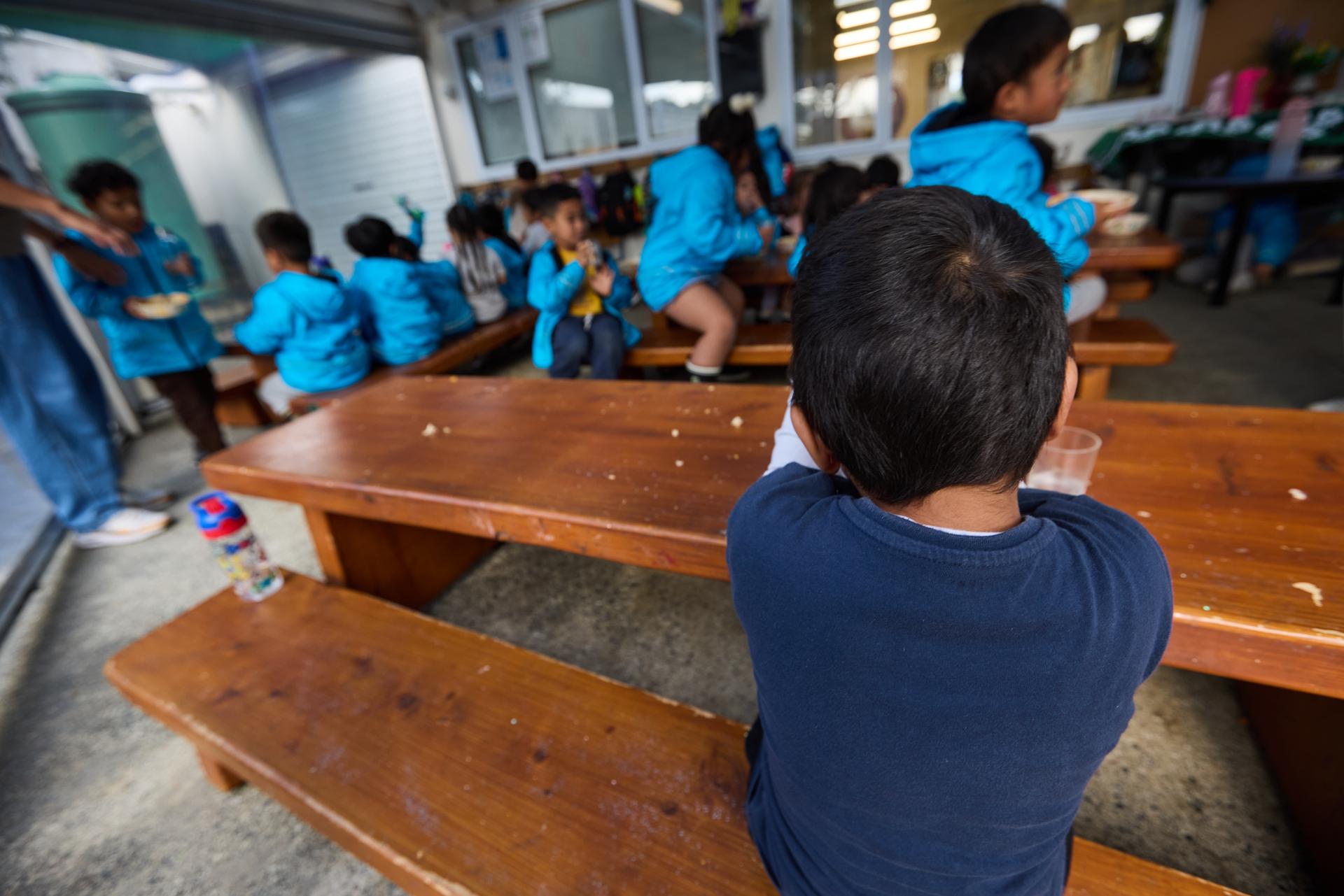 KidsCan-Roscommon-ECE-Boy-Back-Table