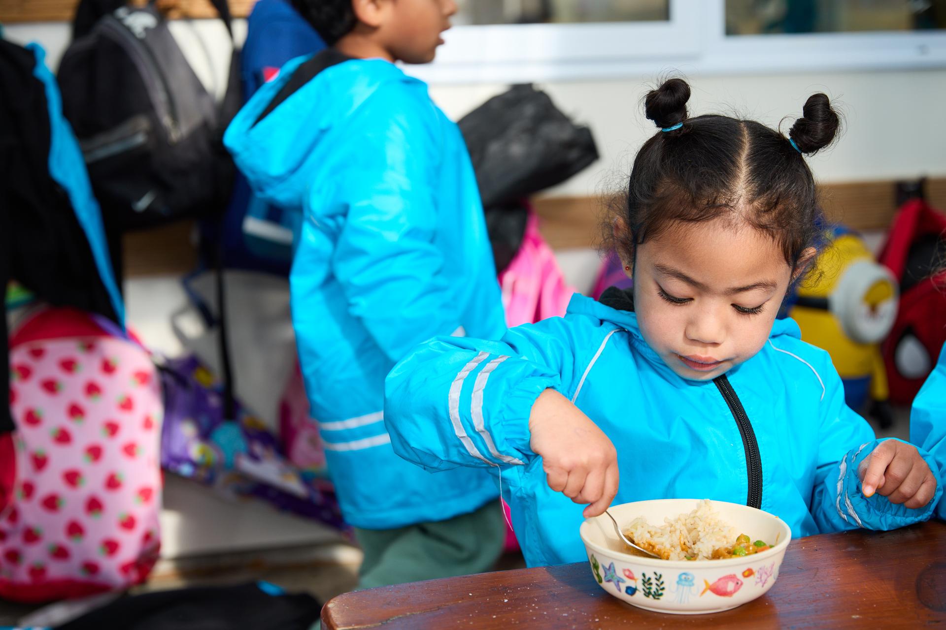 KidsCan-Roscommon-ECE-Buns-Girl-Eating